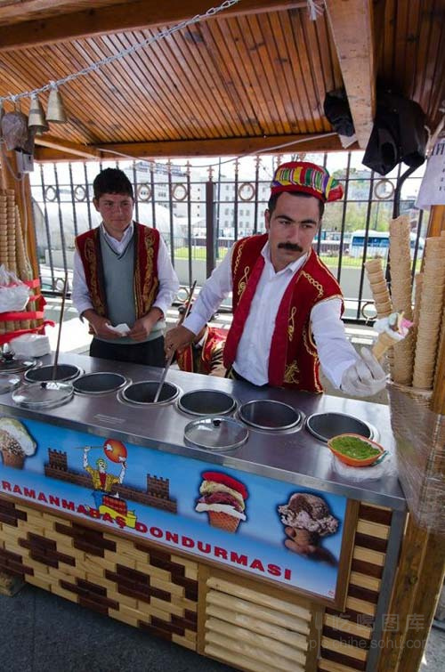 土耳其冰淇淋：唯一能用刀叉吃的冰淇淋