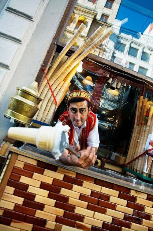 土耳其冰淇淋：唯一能用刀叉吃的冰淇淋