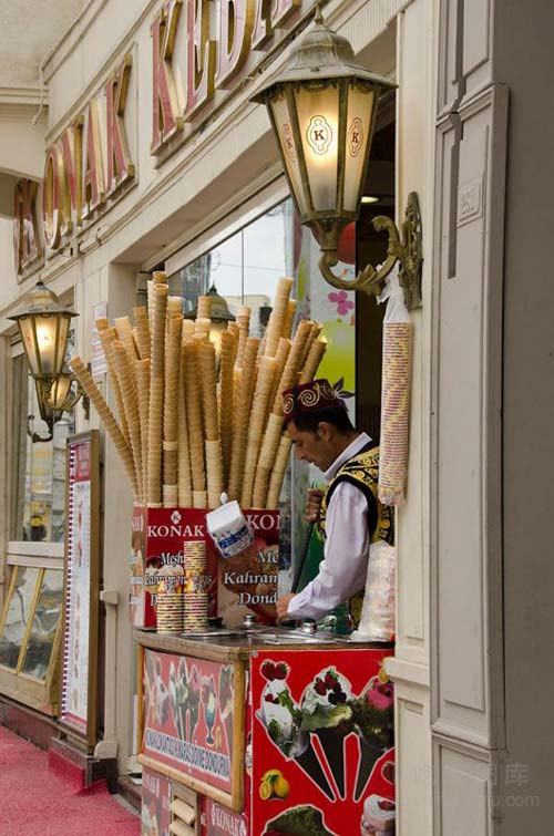 土耳其冰淇淋：唯一能用刀叉吃的冰淇淋