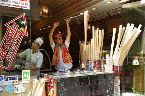 土耳其冰淇淋：唯一能用刀叉吃的冰淇淋