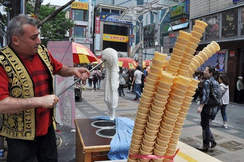 土耳其冰淇淋：唯一能用刀叉吃的冰淇淋