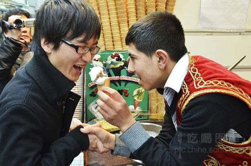 土耳其冰淇淋：唯一能用刀叉吃的冰淇淋