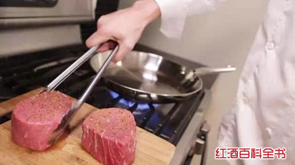 关于煎牛排的18个技巧 让你煎出米其林大厨水准 关于煎牛排的18个技巧 让你煎出米其林大厨水准