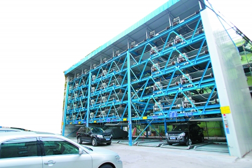 商务厅（北院）内新建一个立体停车场，有68个停车位，但目前停车率不高。