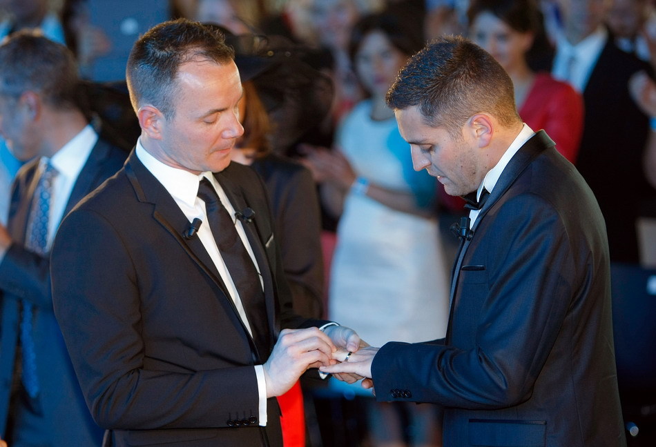 法国举行首场合法同性婚礼