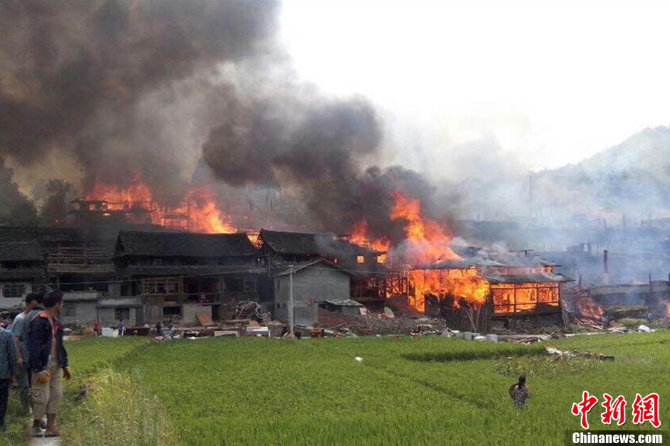 图为火灾现场。沫浠 摄 图片来源：CFP视觉中国