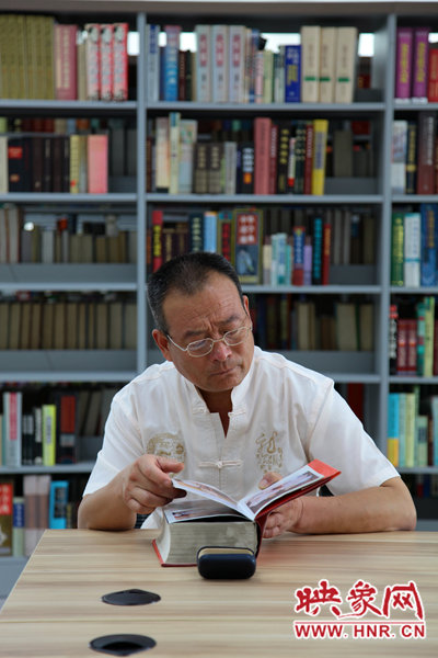 图书馆内巨大的存书量，能让郑州市民尽情感受阅读的快乐。
