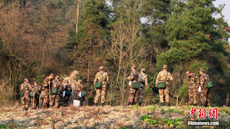 贵州福泉山火逼近民房 火势已得到控制