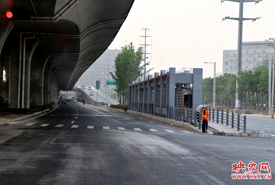 三环快速路的BRT站点建设也在加紧施工中