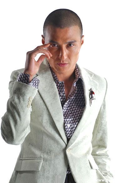 著名男模特、演员胡东 著名男模特、演员胡东