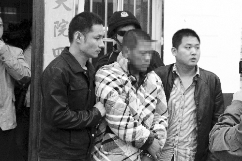 多起抢劫案的嫌疑人被警方抓获 多起抢劫案的嫌疑人被警方抓获