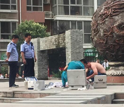 郑州一5岁男孩小区喷泉嬉水 遭电击身亡