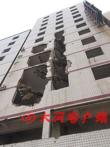 郑州庙李废弃楼成民工栖身所 郑州庙李废弃楼成民工栖身所