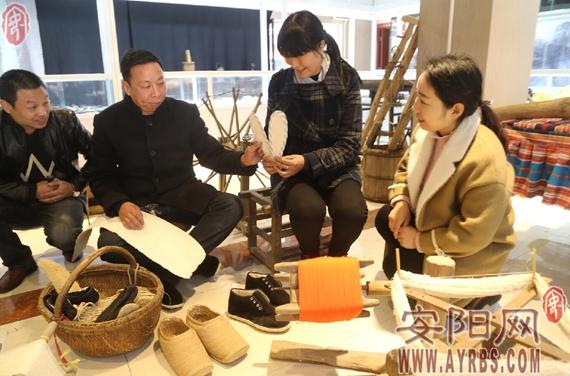 男子投资400万收藏40万双布鞋 不想千层底失传