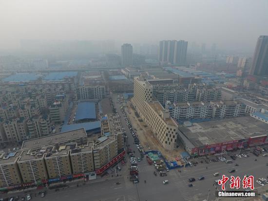 郑州一大楼酷似轮船 市民调侃为“陆上巨轮”