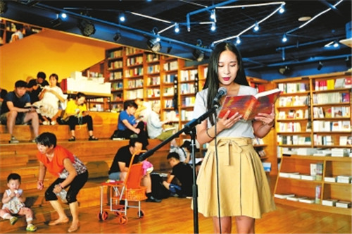 郑州图书馆每天2万人来读书 从早到晚座无虚席
