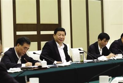前日，中共中央总书记、中央军委主席习近平在广州主持召开经济工作座谈会。新华社记者 兰红光 摄