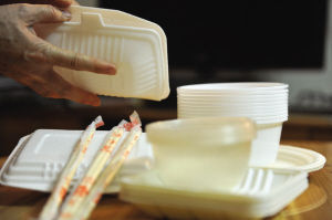 一次性发泡塑料餐具5月起解禁 理由：多国家未禁