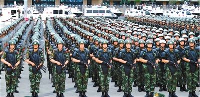 6月29日，新疆武警部队反恐维稳誓师大会在乌鲁木齐市人民广场举行。据《新疆日报》