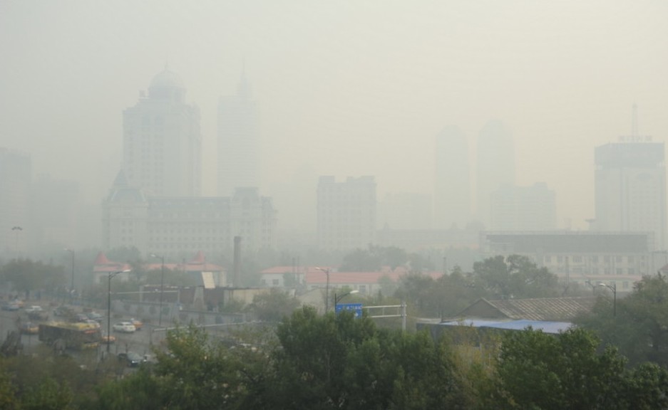 10月20日，哈尔滨市道里区被雾霾笼罩。