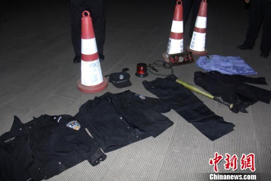 山西4人开警车假冒交警上路执勤罚款(图)