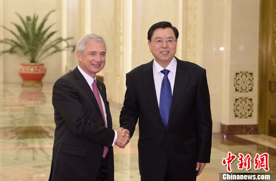 张德江与法国国民议会议长巴尔托洛内举行会谈