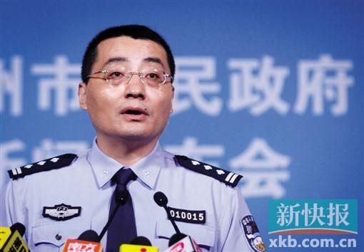 广州市公安局副局长逯峰在发布会上介绍情况。记者宁彪/摄