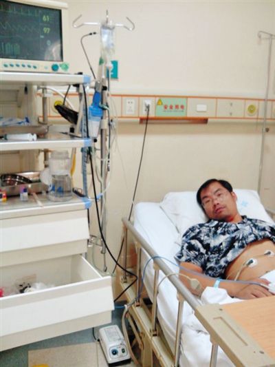 伤者陈士奎在重症监护室。新京报记者 王瑞锋 摄