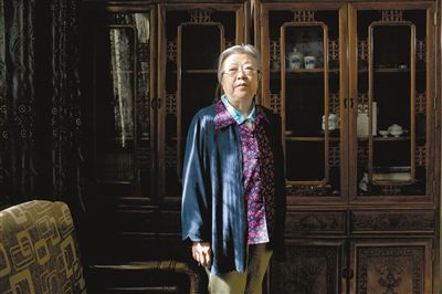 胡木英 中共著名理论家胡乔木之女,退休干部,延安精神研究会理事,北京延安儿女联谊会会长。 胡木英 中共著名理论家胡乔木之女,退休干部,延安精神研究会理事,北京延安儿女联谊会会长。