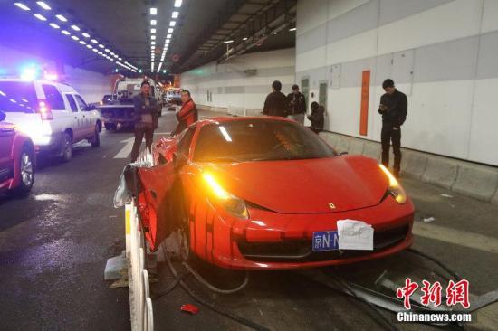 北京豪车飙车案今日开审两司机被诉危险驾驶罪