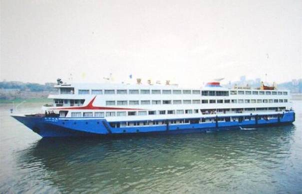 一载有458人客轮在长江湖北段倾覆