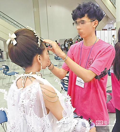 刘致苇右才刚在韩国赢得造型设计比赛冠军。中时电子报