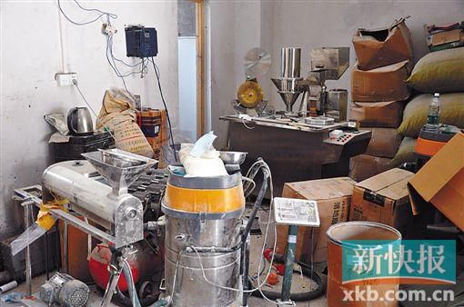 警方现场查获的原料和生产机器 警方现场查获的原料和生产机器