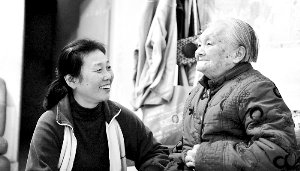 成都现93岁真实版“桃姐” 与“东家”相伴58年