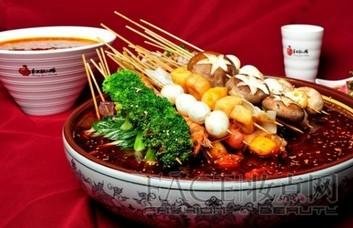 90后新婚夫妻为吃麻辣烫闹离婚 店家吓得报警