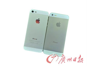 从背面看，真苹果手机（左）的摄像头要大一点，而且苹果的Logo比较光亮，容易反光。