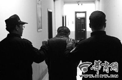 　昨日，西安市长延堡派出所，砍伤医生的插队患者已被警方控制 本报记者 张喆 摄