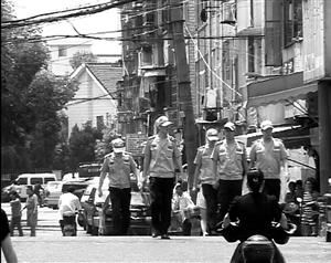 宁波回应纹身男巡街粗暴执法:为保安公司员工