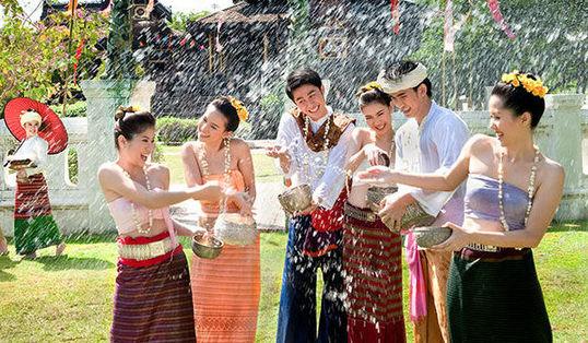 泰国泼水节假期车祸夺364命 创历年新高