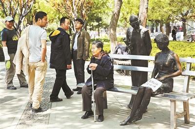 北京公园“穿越”雕塑被破坏 6年难复原(图)