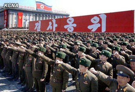 29日，平壤金日成广场举行军民大会，对朝鲜人民军最高司令部声明表示支持。