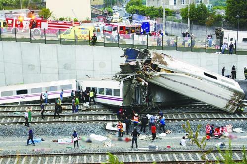 当地时间24日晚，西班牙一列火车在圣地亚哥-德孔波斯特拉附近脱轨，造成至少78人死亡、上百人受伤。