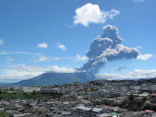 樱岛火山喷发情景（网页截图）