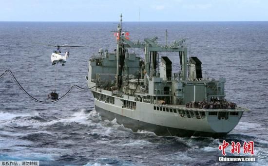资料图:2014年4月15日，澳大利亚珀斯，各国继续执行MH370搜寻任务。当日共有9架军用飞机，2架民用飞机和11艘船只协助搜寻MH370。