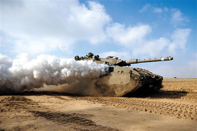 11日，以色列坦克在加沙边境集结。据土耳其媒体报道，以色列当日对加沙发起有限地面进攻。