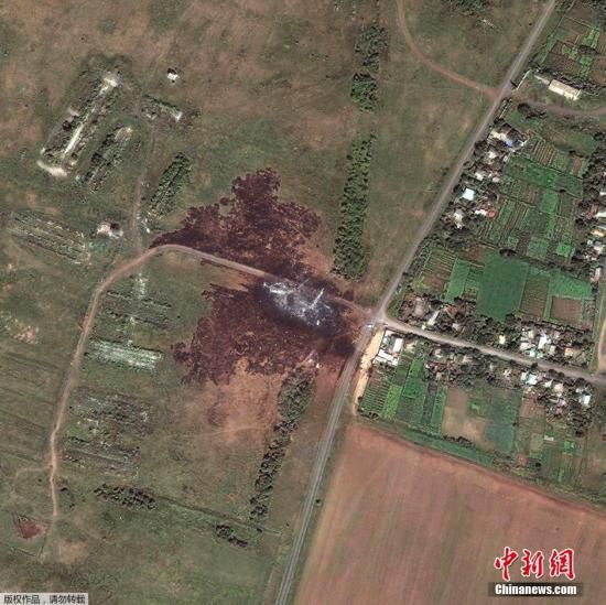 　2014年7月20日消息，数字地球当天提供的资料卫星图显示，马航MH17航班在乌克兰坠毁地点景象。
