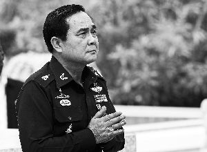 8月21日，巴育在泰国春武里府出席军方活动。 新华社发