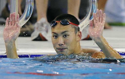日本著名的游泳选手富田尚弥25岁在参加仁川亚运会期间，偷盗了韩国记者的照相机。