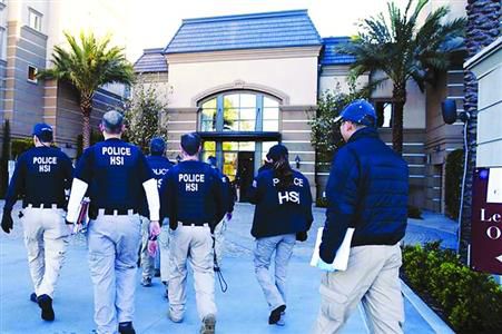 3日，美国执法人员对南加州月子中心展开搜查行动。