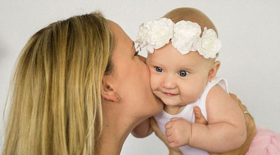 澳大利亚母亲狂晒宝宝照片遭网友投诉(组图)